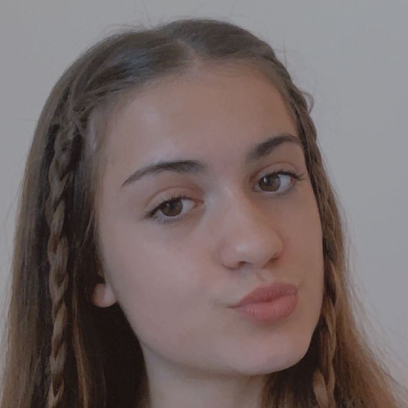 Meet your Posher, Ava - Picture 1 of 1